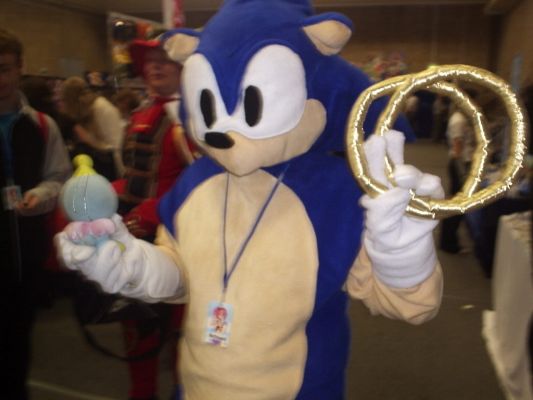 Look kan! Sonic in REAL life! XD
