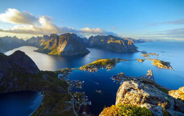 Reinebringen_hike_Lofoten.jpg