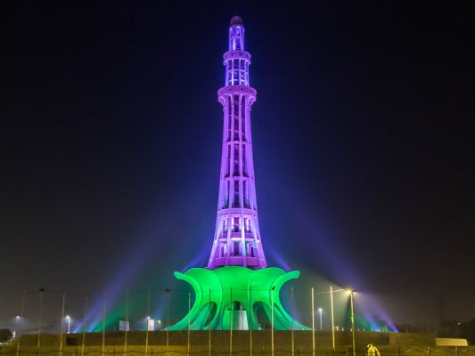 Minar_e_Pakistan_night_image.jpg