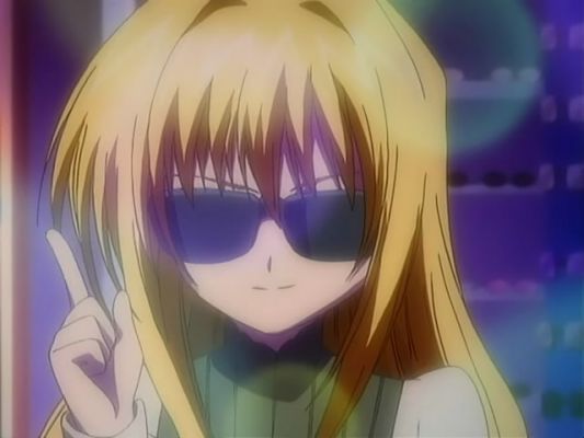 Eve wearing sunglasses.
Eve from Black Cat. She is so cute with those sunglasses.-Kite
